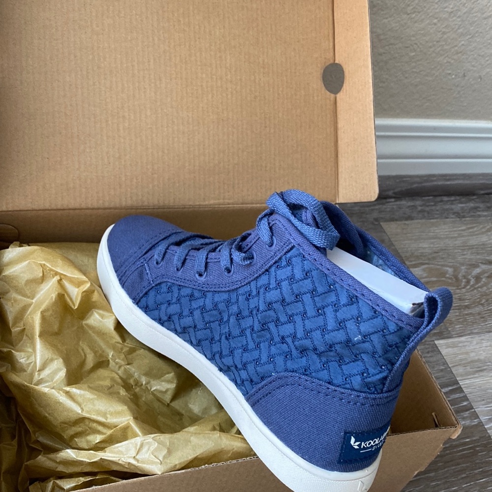 Kids unisex shoes by UGG